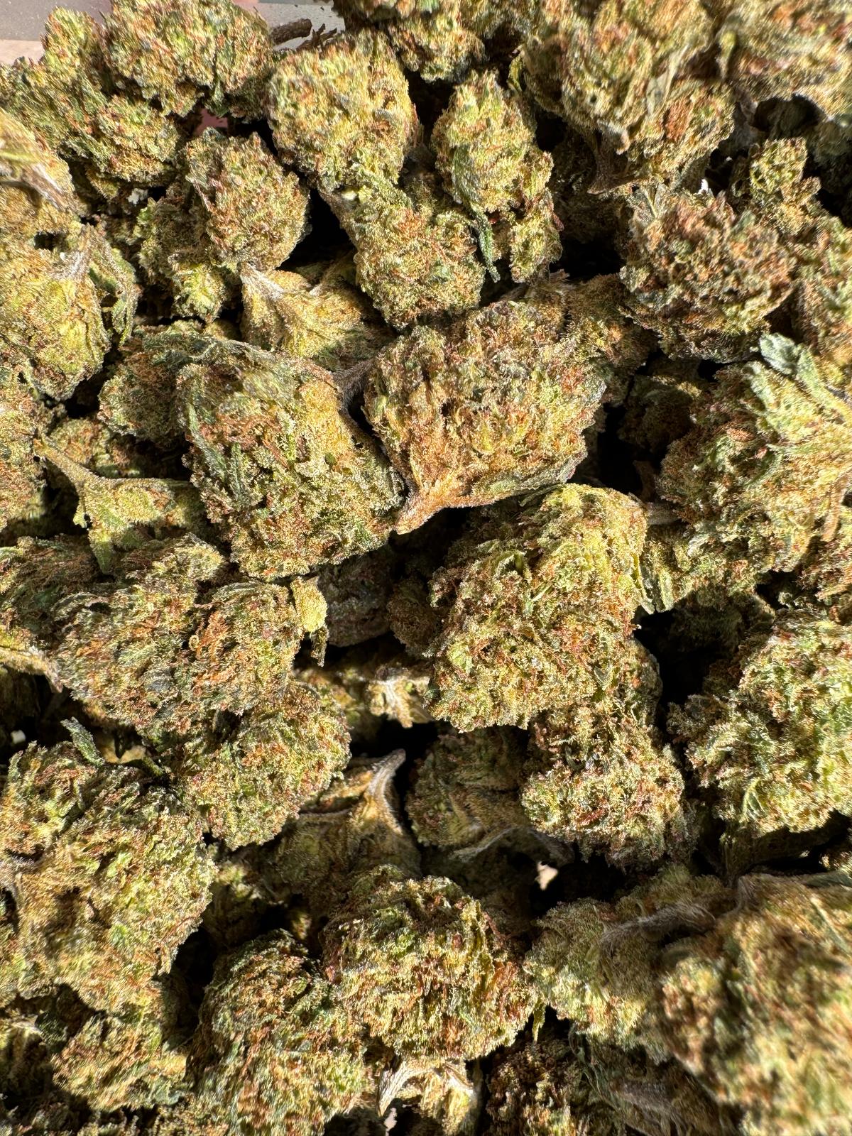 Små tørrede THCA buds med 17% THCA – Copenhagen Budget Buds. Lovlige og billige THCA blomster i Danmark med naturlig aroma og CBD-balance